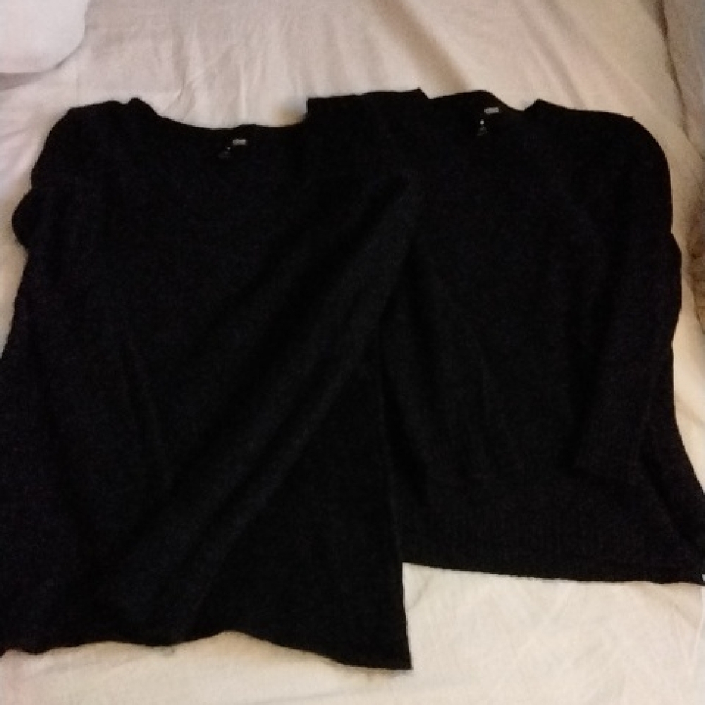 Aqua Women's Black Crew Neck Sweater